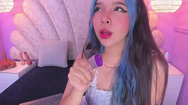 chloe watson  online show from January 12, 2025, 10:43 pm