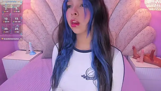 chloe watson  online show from January 28, 2025, 10:12 pm