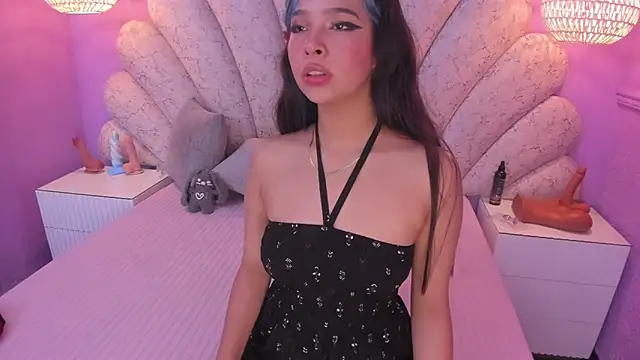 chloe watson  online show from February 14, 2025, 7:44 pm