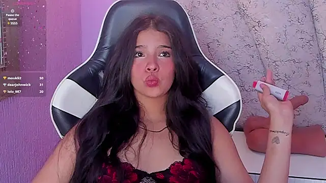 chloe watson  online show from March 12, 2025, 11:12 pm