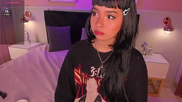 chloe watson  online show from May 22, 2026, 8:36 pm