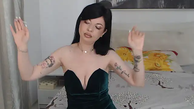 naughtymommy666 online show from June 4, 2026, 1:17 pm