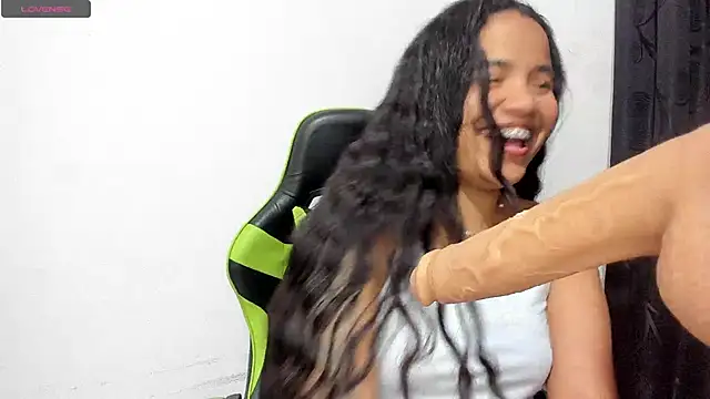 Snapshot of leila_22 chatting on December 2, 2024, 12:30 am leila 22 online show from December 2, 2024, 12:30 am