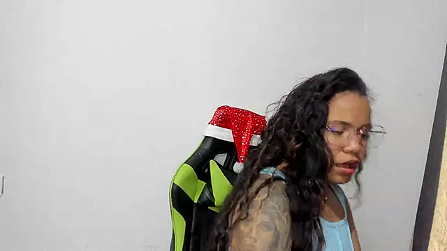 Snapshot of leila_22 chatting on December 15, 2024, 6:15 pm leila 22 online show from December 15, 2024, 6:15 pm