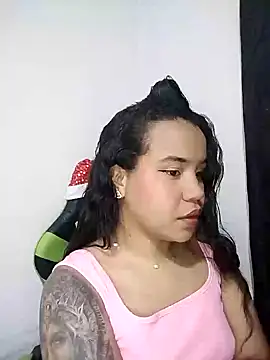 Snapshot of leila_22 chatting on December 19, 2024, 2:12 am leila 22 online show from December 19, 2024, 2:12 am