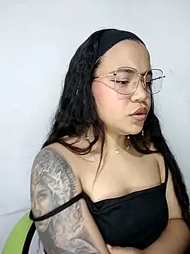 Snapshot of leila_22 chatting on December 20, 2024, 1:11 pm leila 22 online show from December 20, 2024, 1:11 pm