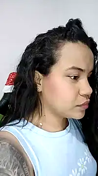 Snapshot of leila_22 chatting on December 21, 2024, 10:17 am leila 22 online show from December 21, 2024, 10:17 am