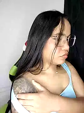 Snapshot of leila_22 chatting on December 29, 2024, 12:30 am leila 22 online show from December 29, 2024, 12:30 am