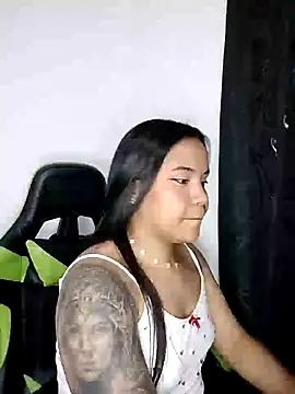 Snapshot of leila_22 chatting on February 9, 2025, 8:33 am leila 22 online show from February 9, 2025, 8:33 am