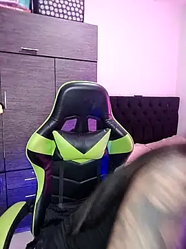 Snapshot of leila_22 chatting on March 19, 2025, 3:19 pm leila 22 online show from March 19, 2025, 3:19 pm