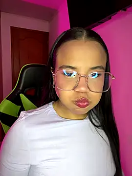 Snapshot of leila_22 chatting on September 16, 2025, 6:25 am leila 22 online show from September 16, 2025, 6:25 am