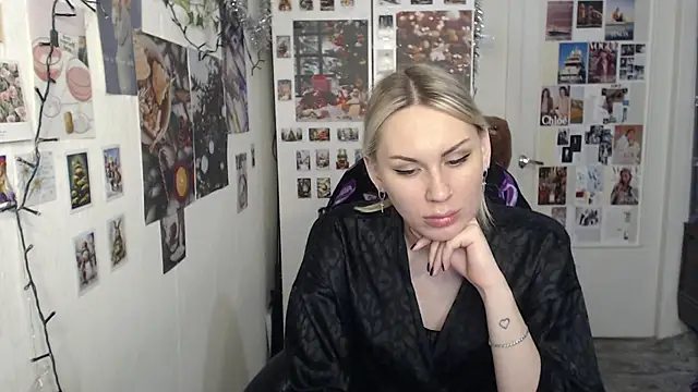 Snapshot of CapriScorpion chatting on December 22, 2024, 10:28 am CapriScorpion online show from December 22, 2024, 10:28 am