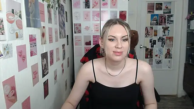 Snapshot of CapriScorpion chatting on February 13, 2025, 1:05 pm CapriScorpion online show from February 13, 2025, 1:05 pm