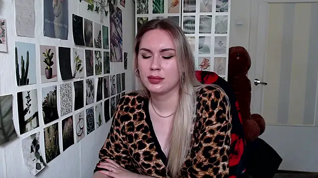 Snapshot of CapriScorpion chatting on September 10, 2025, 11:21 am CapriScorpion online show from September 10, 2025, 11:21 am