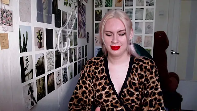 Snapshot of CapriScorpion chatting on October 8, 2025, 11:52 am CapriScorpion online show from October 8, 2025, 11:52 am