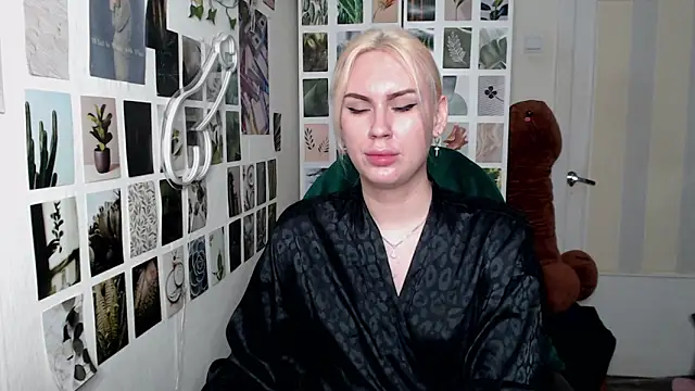 Snapshot of CapriScorpion chatting on October 15, 2025, 12:16 pm CapriScorpion online show from October 15, 2025, 12:16 pm