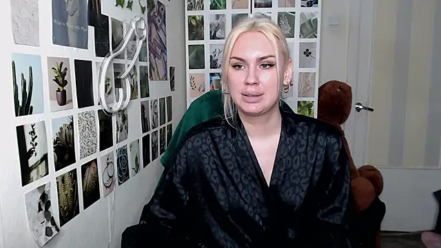 Snapshot of CapriScorpion chatting on October 16, 2025, 11:44 am CapriScorpion online show from October 16, 2025, 11:44 am