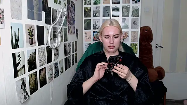 Snapshot of CapriScorpion chatting on October 17, 2025, 2:41 pm CapriScorpion online show from October 17, 2025, 2:41 pm