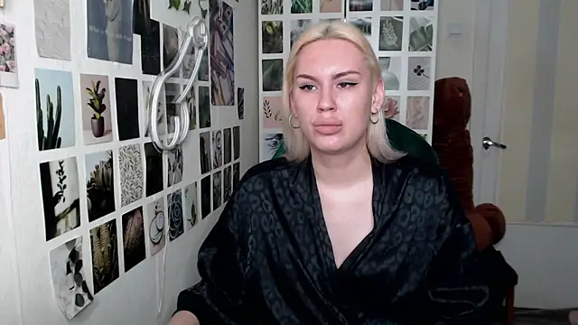 Snapshot of CapriScorpion chatting on October 18, 2025, 10:38 am CapriScorpion online show from October 18, 2025, 10:38 am