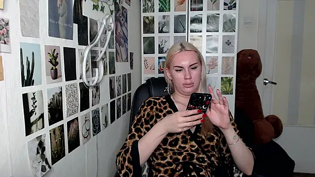 Snapshot of CapriScorpion chatting on October 27, 2025, 1:04 pm CapriScorpion online show from October 27, 2025, 1:04 pm