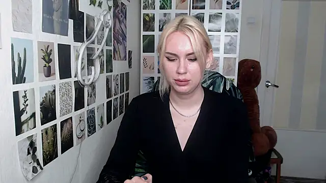 Snapshot of CapriScorpion chatting on November 26, 2025, 11:11 am CapriScorpion online show from November 26, 2025, 11:11 am