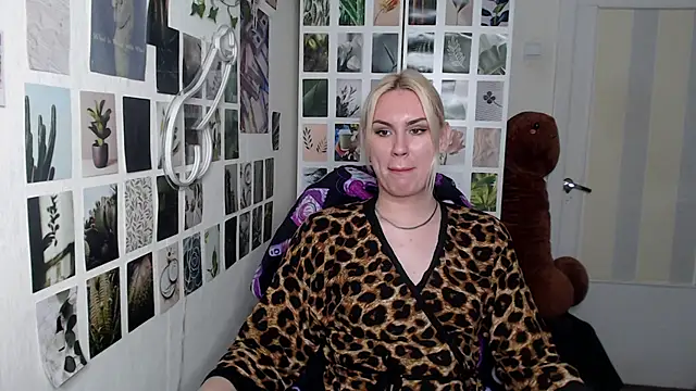 Snapshot of CapriScorpion chatting on December 3, 2025, 2:15 pm CapriScorpion online show from December 3, 2025, 2:15 pm