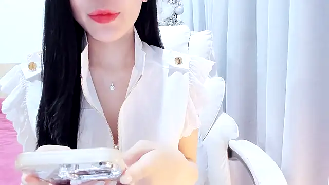 Lita-Julia online show from May 3, 2026, 6:14 pm