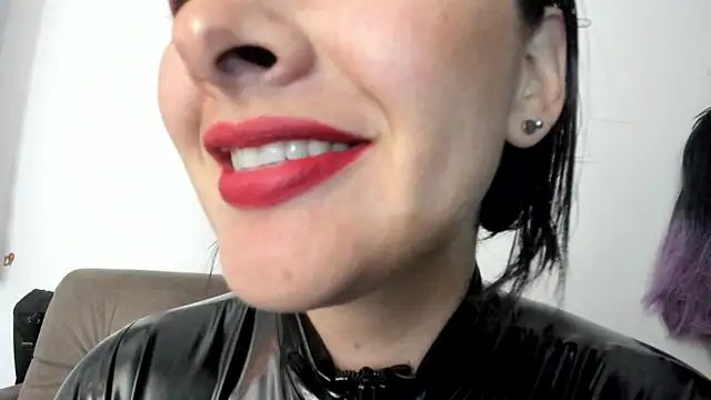 queen fetish online show from January 12, 2025, 11:15 pm