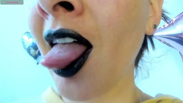 Snapshot of queen_fetish chatting on May 27, 2026, 7:00 pm queen fetish online show from May 27, 2026, 7:00 pm