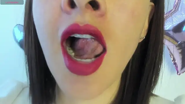 Snapshot of queen_fetish chatting on June 18, 2026, 3:38 pm queen fetish online show from June 18, 2026, 3:38 pm