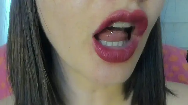 Snapshot of queen_fetish chatting on July 3, 2026, 9:32 pm queen fetish online show from July 3, 2026, 9:32 pm