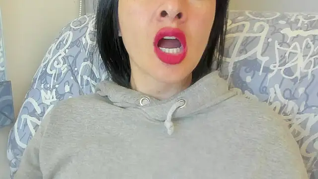 Snapshot of queen_fetish chatting on July 30, 2026, 10:36 am queen fetish online show from July 30, 2026, 10:36 am