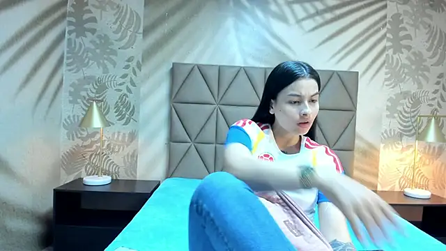 AnneDixie online show from June 24, 2026, 4:22 am