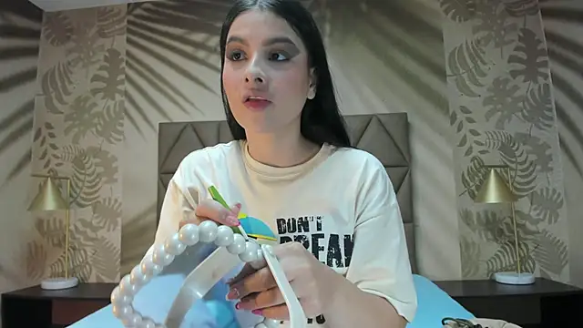 AnneDixie online show from July 13, 2026, 3:09 am