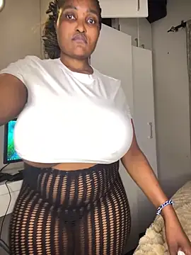 Bustygoddess32 online show from April 29, 2026, 1:53 am