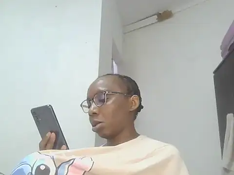 Sexxybella27 online show from November 12, 2025, 7:24 pm