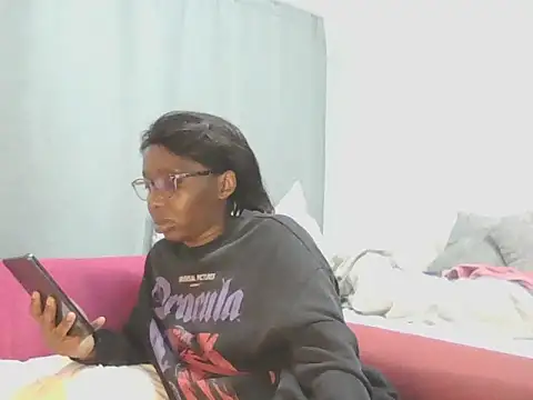 Snapshot of Sexxybella27 chatting on June 11, 2026, 12:32 am Sexxybella27 online show from June 11, 2026, 12:32 am