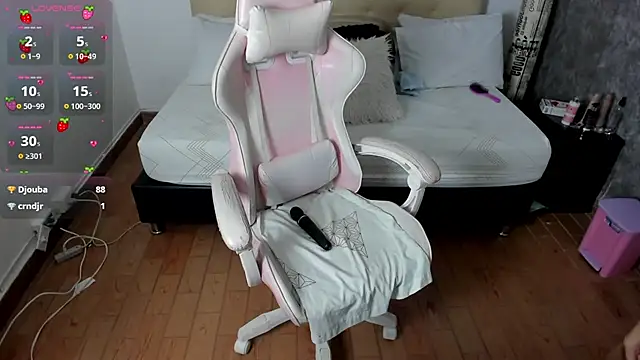 julieth love  online show from December 17, 2024, 3:17 pm