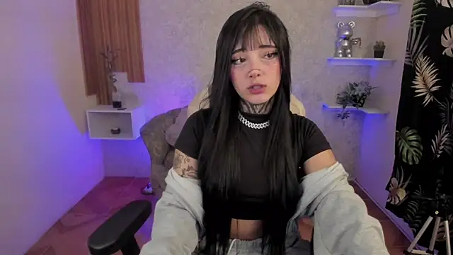 Snapshot of mia_catt05 chatting on December 6, 2024, 6:48 am mia catt05 online show from December 6, 2024, 6:48 am