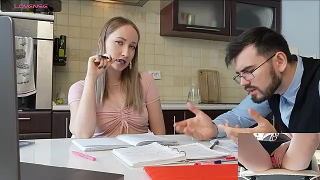 Snapshot of luxmuur chatting on December 8, 2024, 8:41 am luxmuur online show from December 8, 2024, 8:41 am