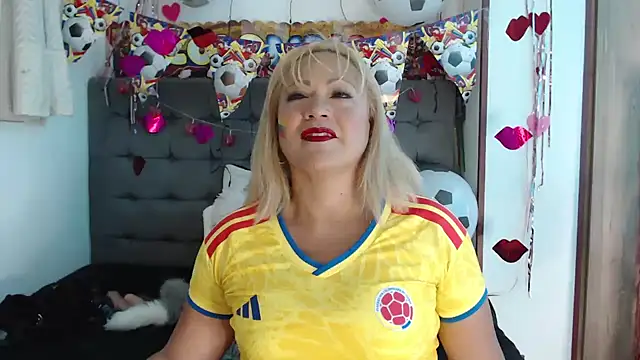 ChristinMooree online show from July 7, 2026, 3:16 pm