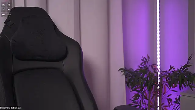 BellaGiaxx online show from October 30, 2025, 3:57 pm