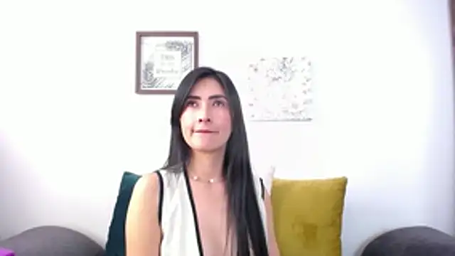 JainaRogers online show from May 4, 2026, 7:43 pm