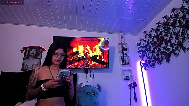 Alaia Asuka online show from September 24, 2025, 12:36 am