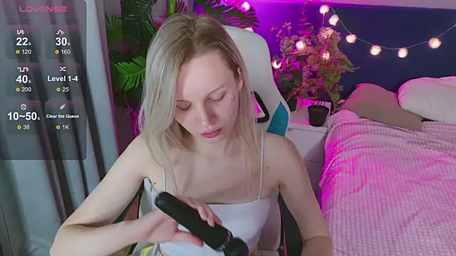 Snapshot of Beatrica_Klein chatting on January 12, 2025, 2:19 pm Beatrica Klein online show from January 12, 2025, 2:19 pm