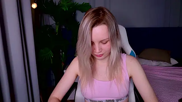 Snapshot of Beatrica_Klein chatting on January 14, 2025, 2:22 pm Beatrica Klein online show from January 14, 2025, 2:22 pm