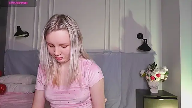 Snapshot of Beatrica_Klein chatting on February 9, 2025, 5:33 pm Beatrica Klein online show from February 9, 2025, 5:33 pm