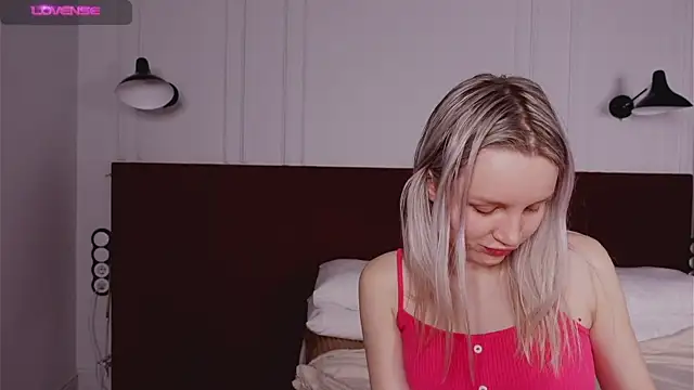 Snapshot of Beatrica_Klein chatting on February 24, 2025, 6:36 pm Beatrica Klein online show from February 24, 2025, 6:36 pm