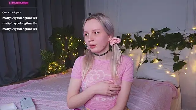 Snapshot of Beatrica_Klein chatting on March 1, 2025, 5:38 pm Beatrica Klein online show from March 1, 2025, 5:38 pm