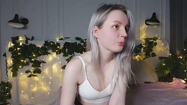 Snapshot of Beatrica_Klein chatting on March 14, 2025, 5:57 pm Beatrica Klein online show from March 14, 2025, 5:57 pm